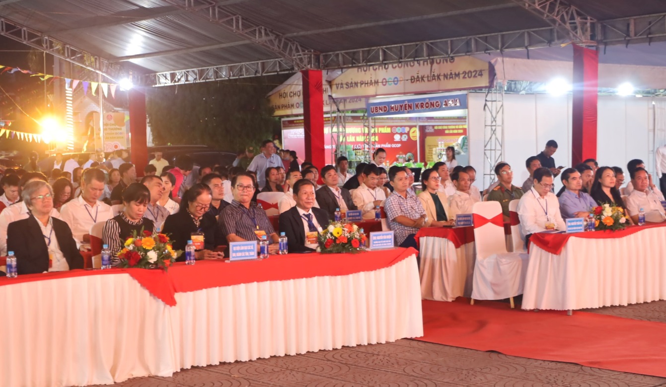 THAM GIA TƯ VẤN, GIỚI THIỆU VIỆC LÀM TẠI HỘI CHỢ CÔNG THƯƠNG VÀ SẢN PHẨM OCOP – ĐẮK LẮK NĂM 2024