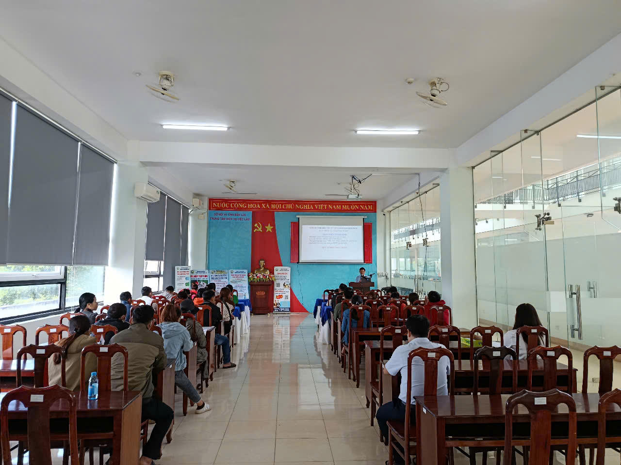 THAM GIA PHIÊN GIAO DỊCH VIỆC LÀM ONLINE VÀ TƯ VẤN, GIỚI THIỆU VIỆC LÀM LAO ĐỘNG HƯỞNG TRỢ CẤP THẤT NGHIỆP